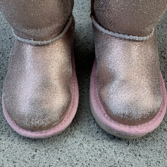 UGG AUSTRALIA Classic Metallic Pink Boots Girls 6 EU 22 Rose Gold Toddler Girl - Picture 7 of 9